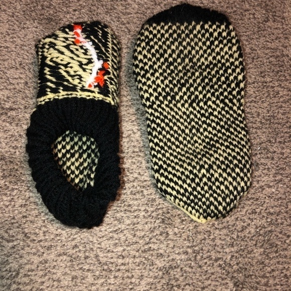 VINTAGE Hand Knit Puffin Bird Slippers Ladies 9.5 - 10 (Stretchy) Approx 10” - Picture 3 of 4